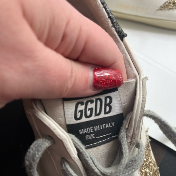 Golden goose size 9, great shape except one flaw show in pics. Could easily fix - Picture 8 of 11
